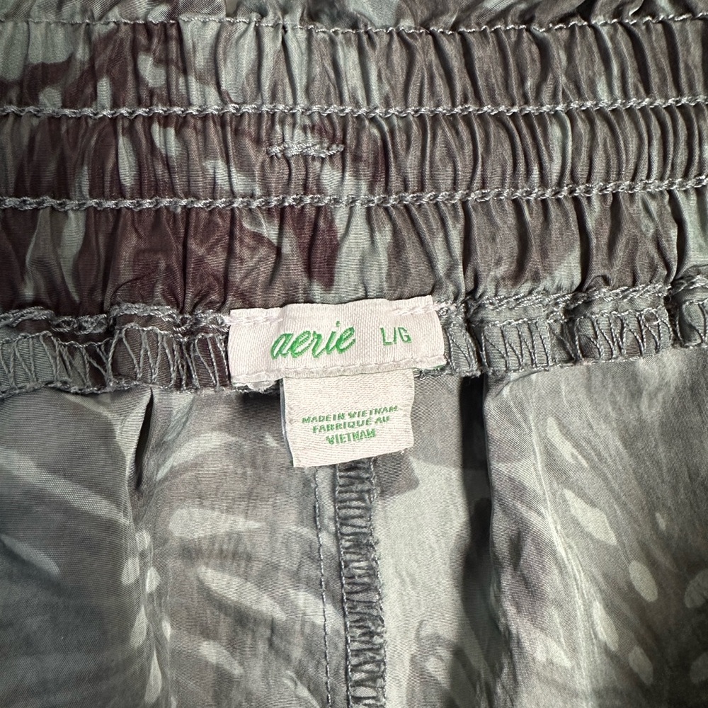 Aerie Leaf Pattern Drawstring Athletic Shorts Siz… - image 5